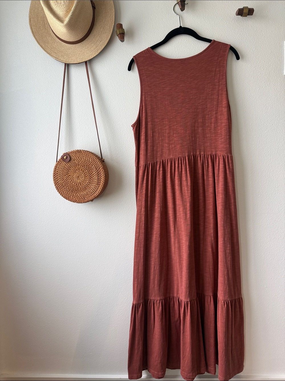 Old navy tiered maxi dress. Size medium. Rust color. - Picture 2 of 2